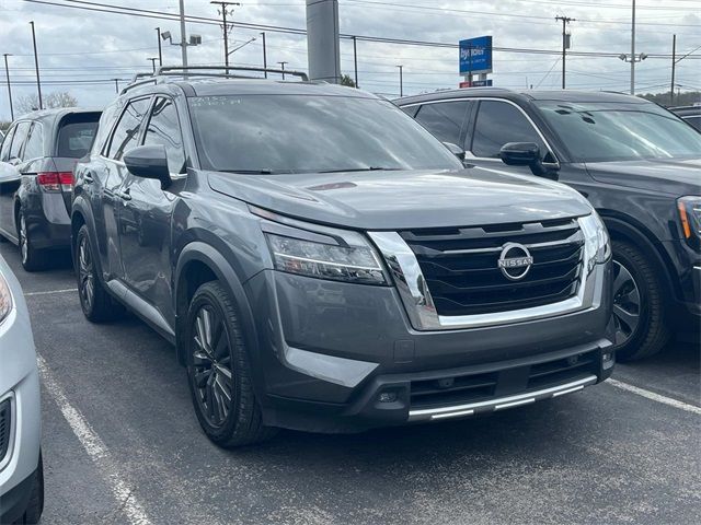 2024 Nissan Pathfinder SL