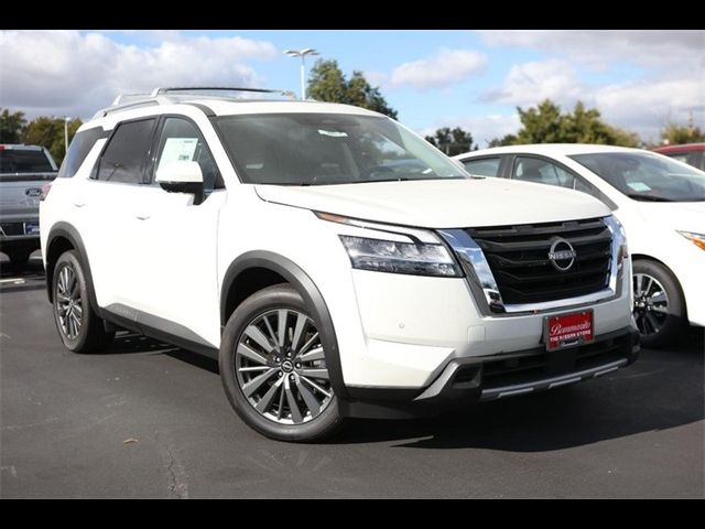 2024 Nissan Pathfinder SL