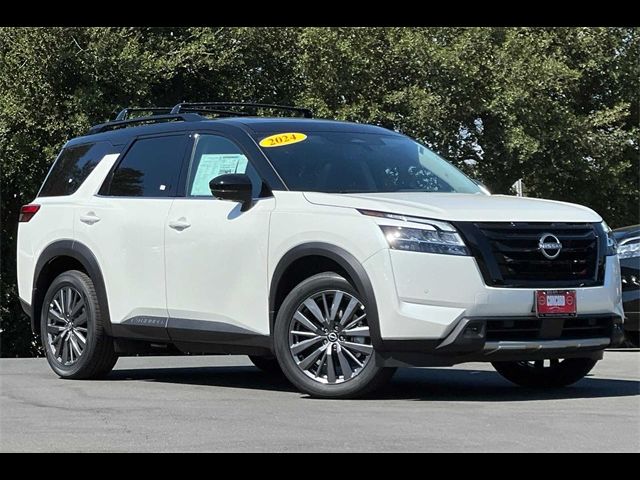 2024 Nissan Pathfinder SL