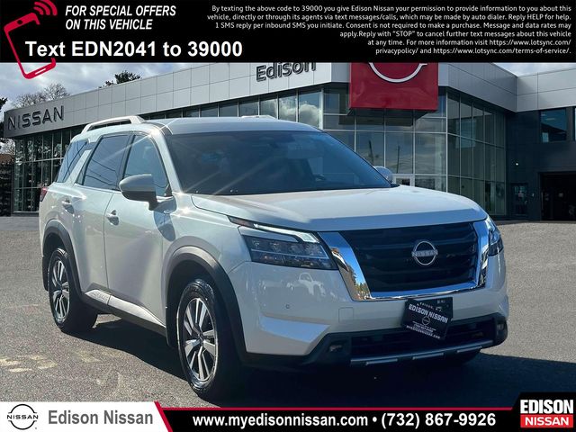 2024 Nissan Pathfinder SL