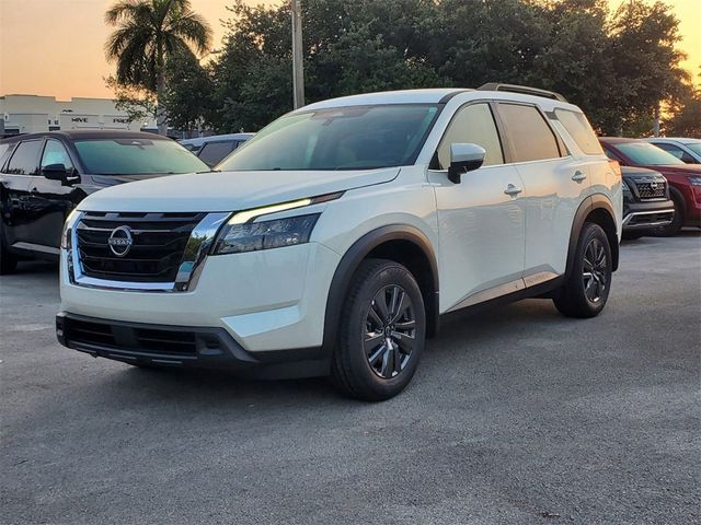 2024 Nissan Pathfinder SV