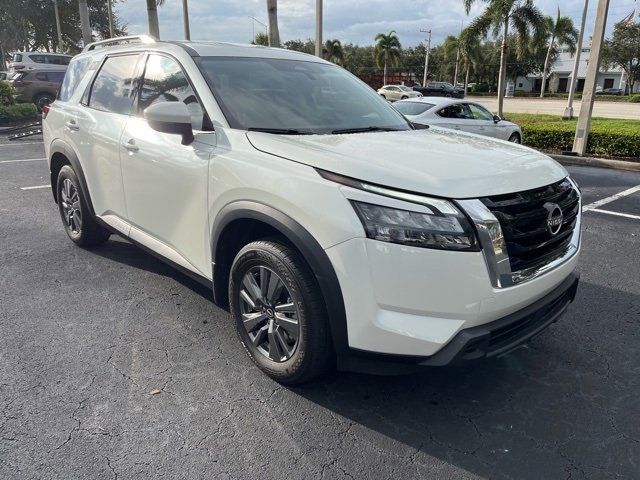 2024 Nissan Pathfinder SV