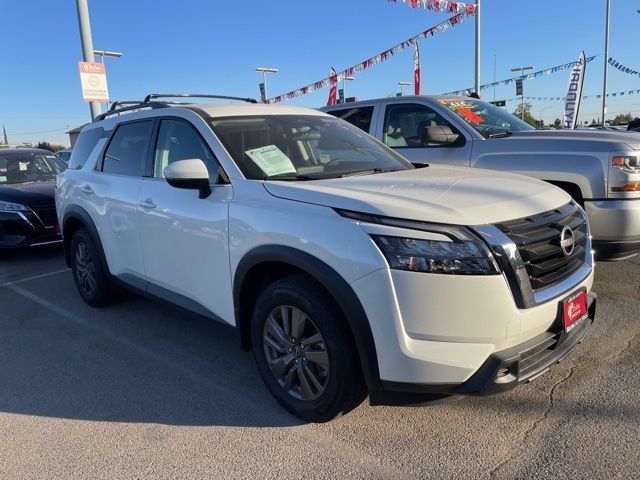 2024 Nissan Pathfinder SV