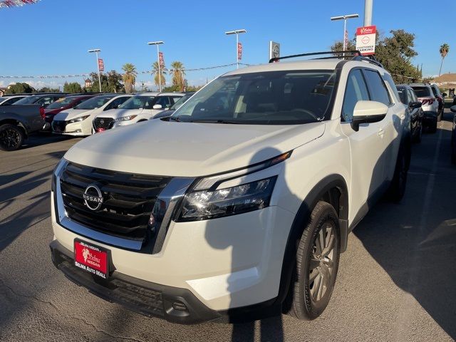 2024 Nissan Pathfinder SV