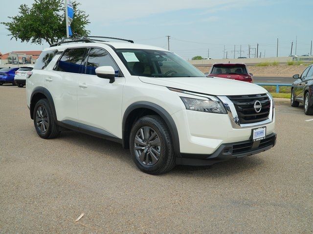 2024 Nissan Pathfinder SV