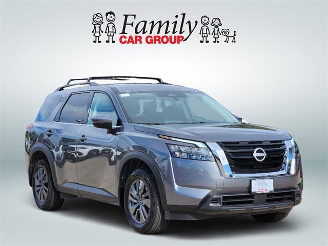 2024 Nissan Pathfinder SV