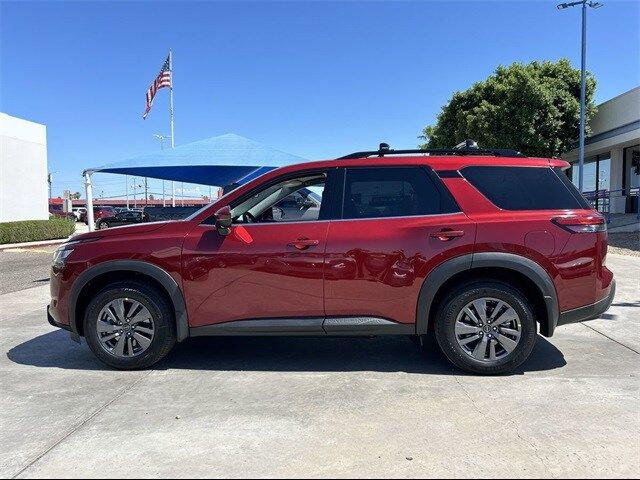 2024 Nissan Pathfinder SV