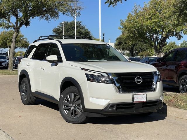 2024 Nissan Pathfinder SV