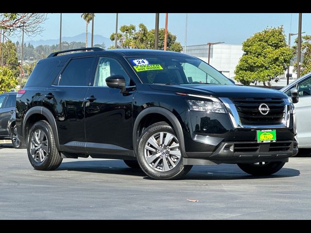 2024 Nissan Pathfinder SV