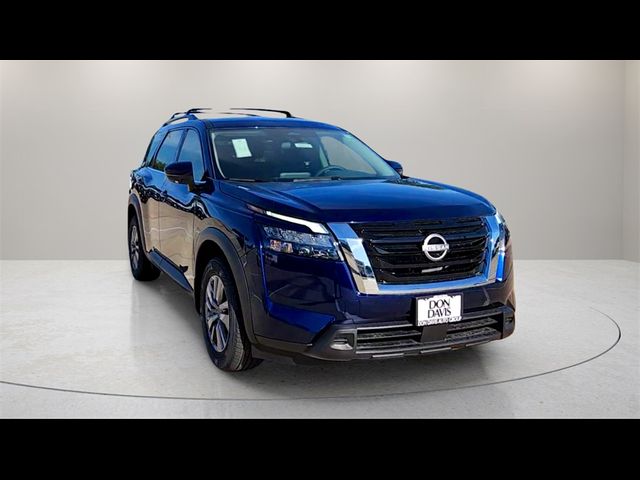 2024 Nissan Pathfinder SV