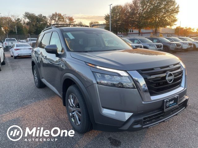 2024 Nissan Pathfinder SV