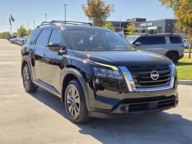 2024 Nissan Pathfinder SV