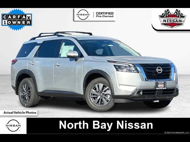 2024 Nissan Pathfinder SV