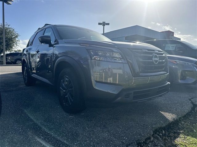 2024 Nissan Pathfinder SV