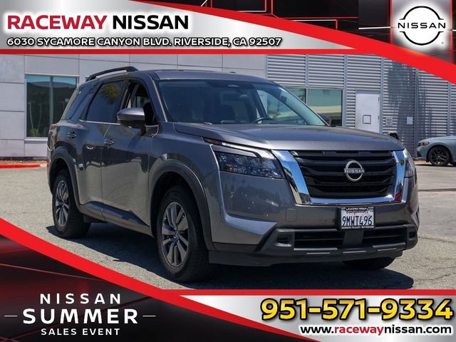 2024 Nissan Pathfinder SV