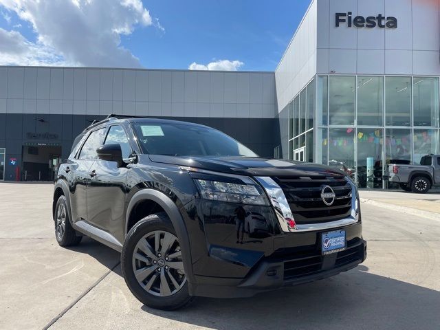 2024 Nissan Pathfinder SV