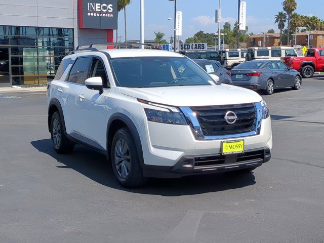 2024 Nissan Pathfinder SV