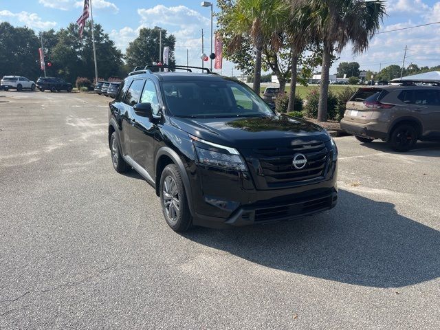 2024 Nissan Pathfinder SV