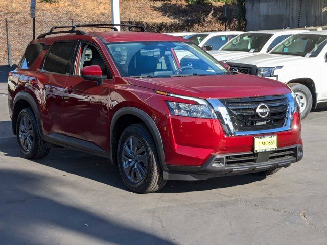 2024 Nissan Pathfinder SV