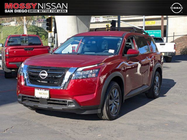 2024 Nissan Pathfinder SV