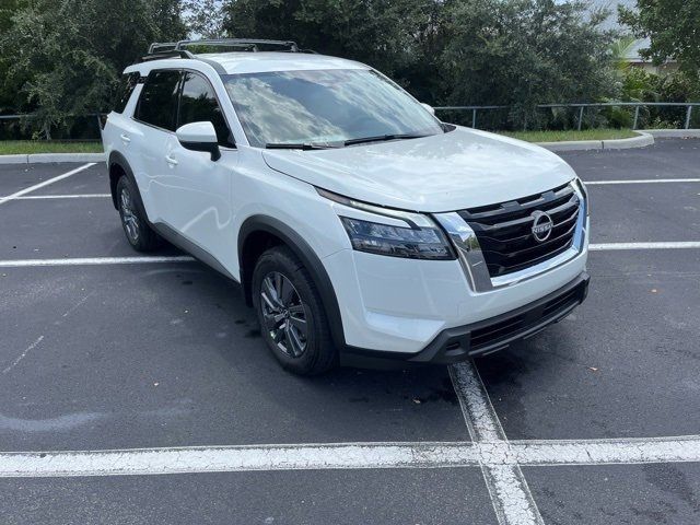 2024 Nissan Pathfinder SV