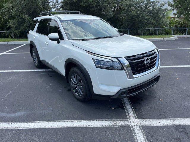 2024 Nissan Pathfinder SV