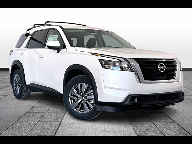 2024 Nissan Pathfinder SV