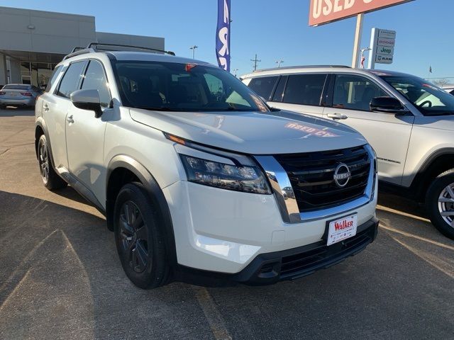 2024 Nissan Pathfinder SV