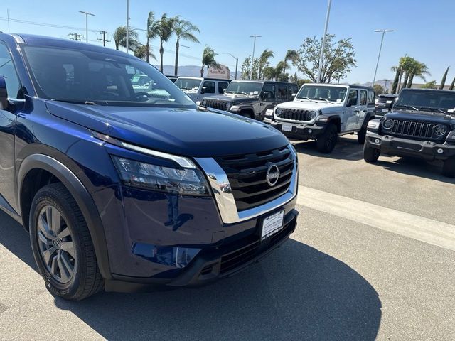 2024 Nissan Pathfinder SV