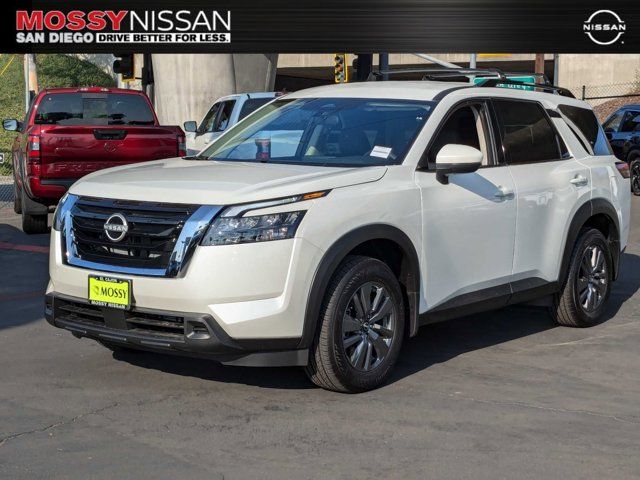 2024 Nissan Pathfinder SV