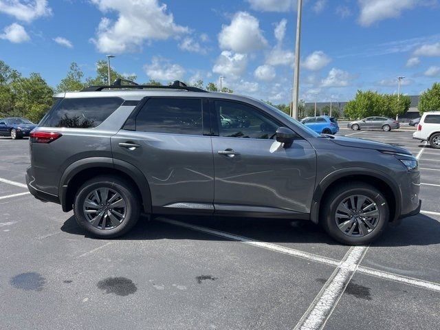 2024 Nissan Pathfinder SV