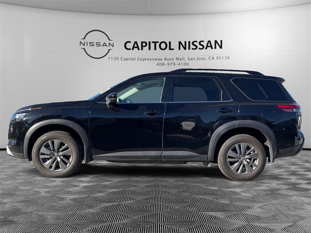 2024 Nissan Pathfinder SV