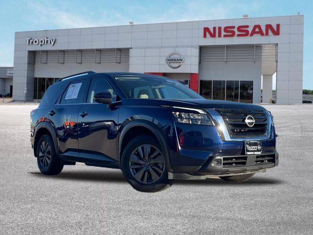 2024 Nissan Pathfinder SV