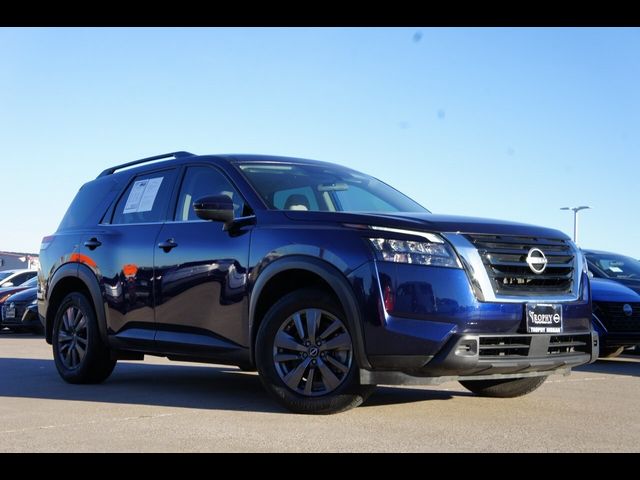 2024 Nissan Pathfinder SV