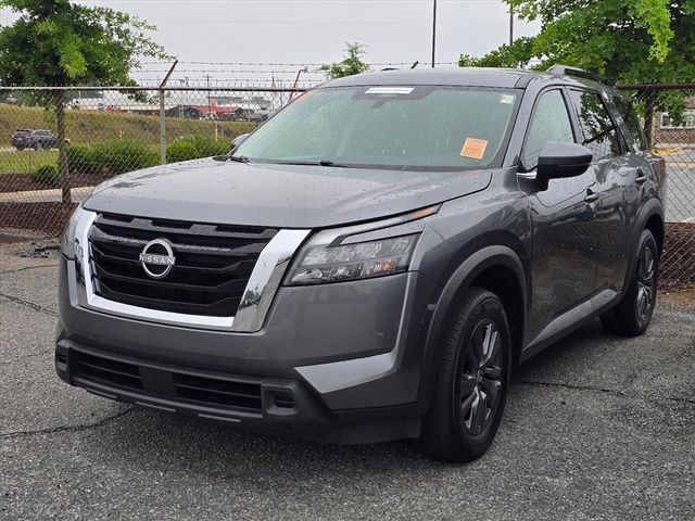 2024 Nissan Pathfinder SV