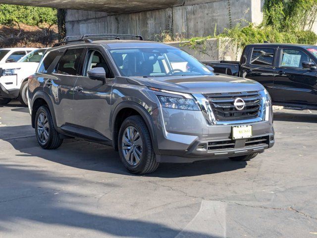 2024 Nissan Pathfinder SV