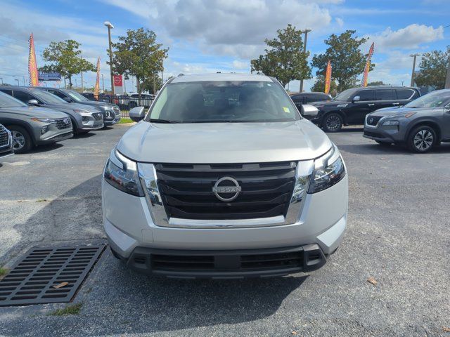 2024 Nissan Pathfinder SV