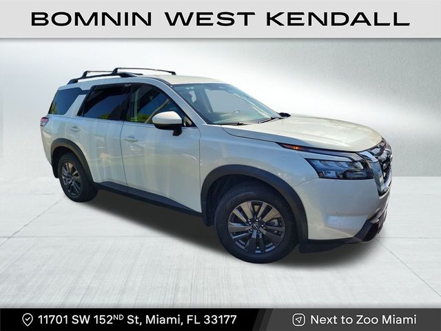 2024 Nissan Pathfinder SV