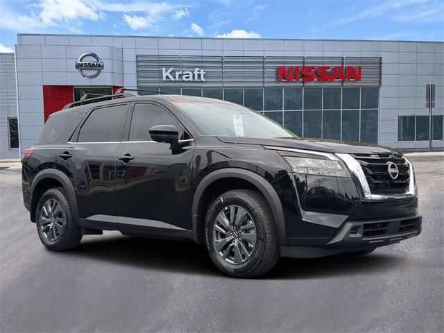 2024 Nissan Pathfinder SV