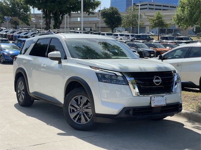 2024 Nissan Pathfinder SV