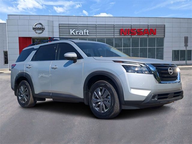 2024 Nissan Pathfinder SV