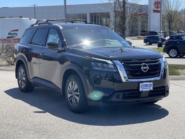 2024 Nissan Pathfinder SV