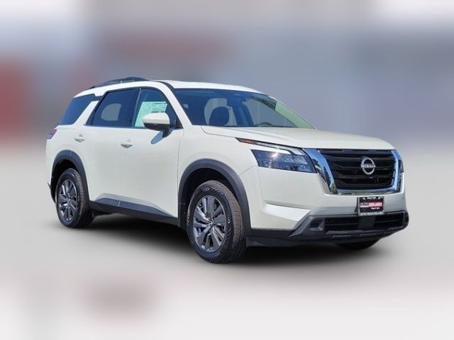 2024 Nissan Pathfinder SV