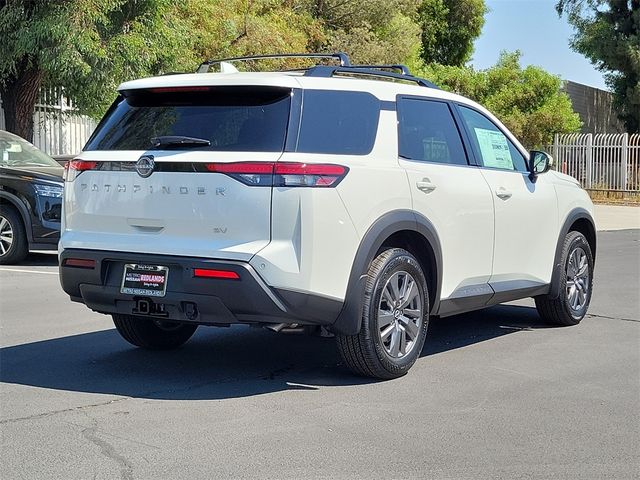 2024 Nissan Pathfinder SV