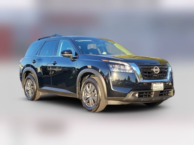 2024 Nissan Pathfinder SV