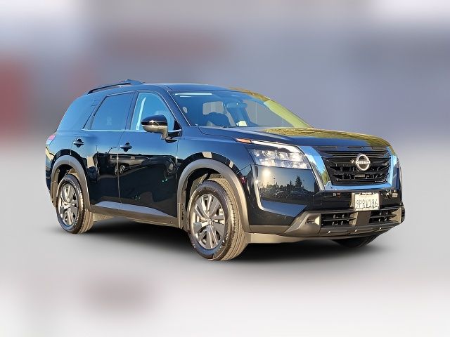 2024 Nissan Pathfinder SV