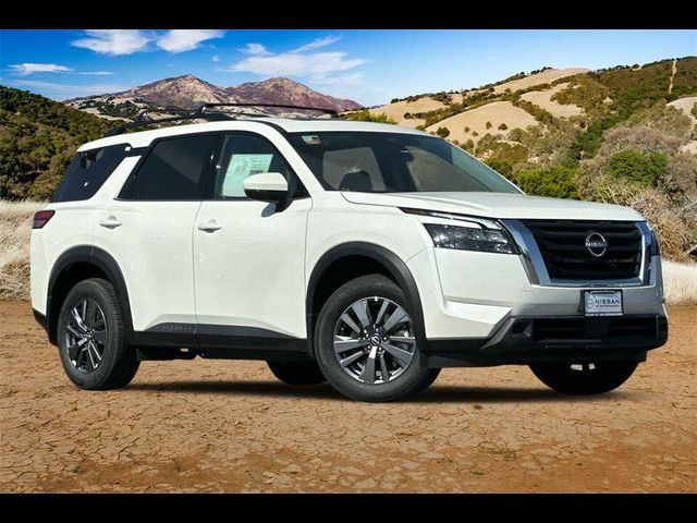 2024 Nissan Pathfinder SV