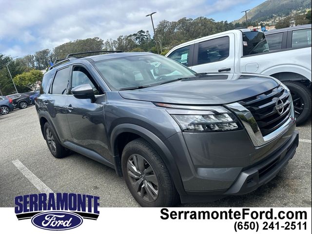 2024 Nissan Pathfinder SV