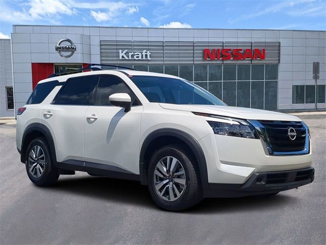 2024 Nissan Pathfinder SV