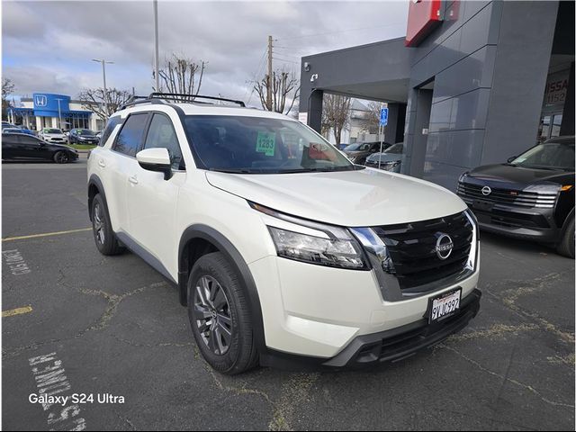 2024 Nissan Pathfinder SV